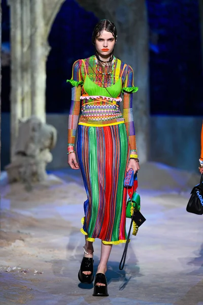 Look 12